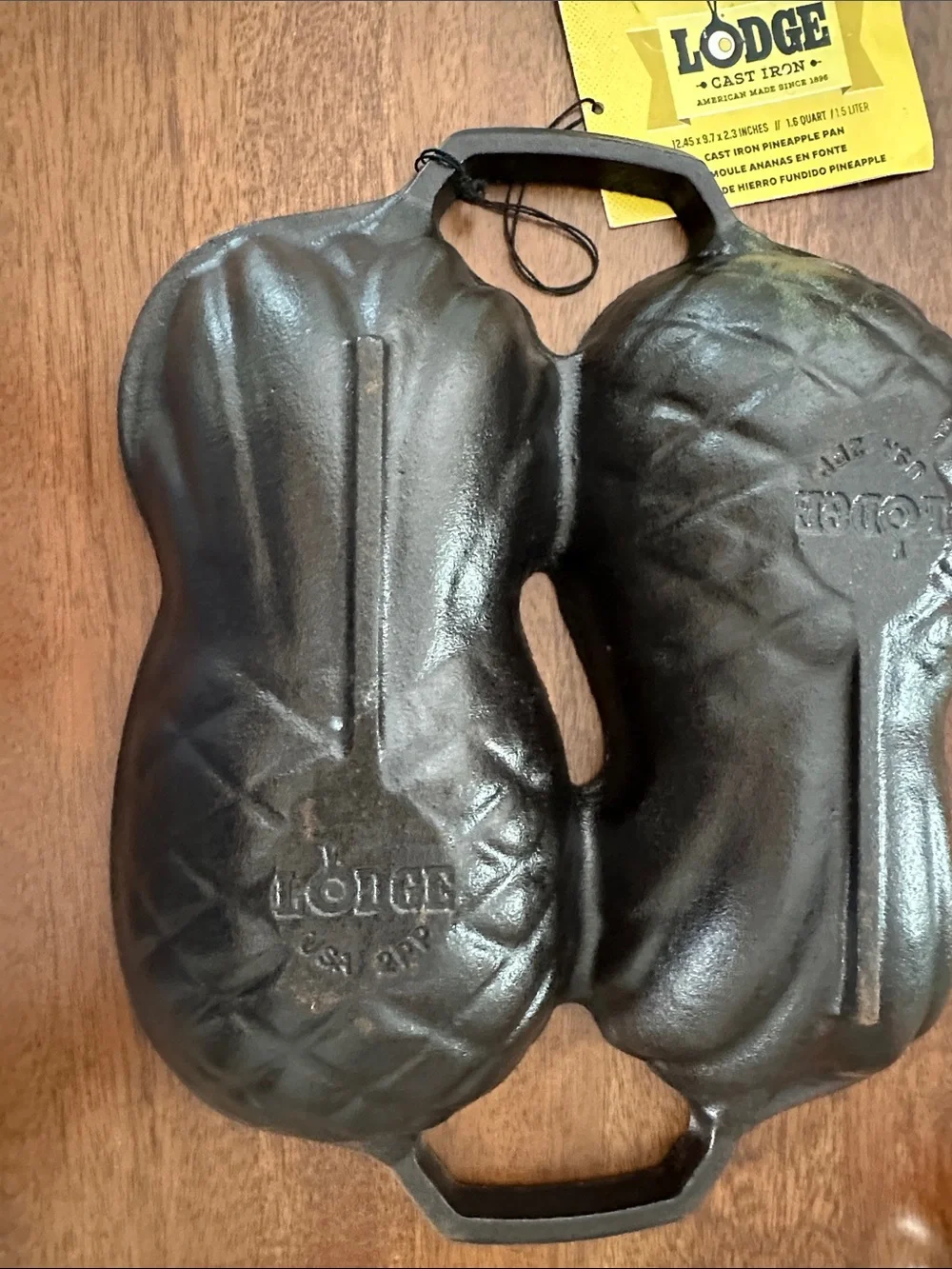 Lodge Cast Iron Pineapple Pan - Black